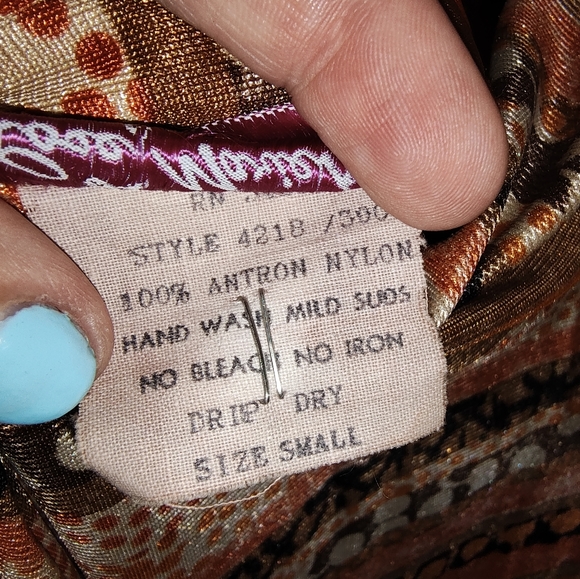 Stunning Vintage Button Down Top with Belt - Picture 5 of 7